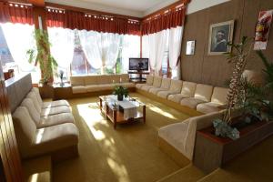 a large living room with couches and a tv at Hotel Amancay in Mar de Ajó