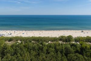 an overhead view of a beach with people on it at Maloves Resort & Spa in Władysławowo