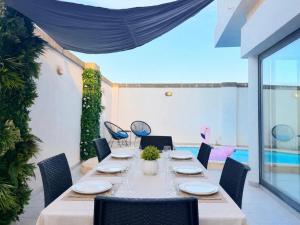 a dining room with a long table and chairs at Ultimate Group Getaway Near St Julian's & Seafront in San Ġwann