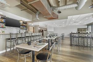 a restaurant with tables and chairs and a bar at Best Western Plus Ocean City in Ocean City