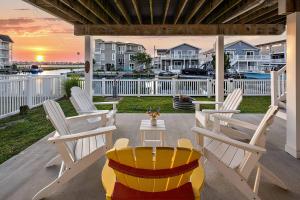 a group of chairs and a table on a patio at 47 Oyster Bay Dr, Fenwick Island in Fenwick Island