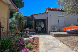 a garden with a patio and a house at Solomon House in Kritharia