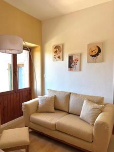 a living room with a couch in a room at Casa Olivia Bardolino - Garda Lake in Bardolino +48 photos