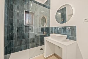 a bathroom with a sink and a mirror at Vilamoura 4-Bedroom Private Pool Villa in Vilamoura +17 photos