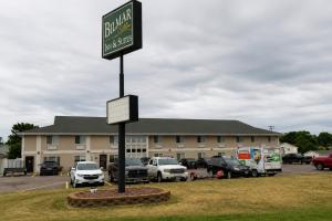 a sign for a hotel in front of a parking lot at Bilmar Inn & Suites Dell Rapids Near Sioux Falls in Dell Rapids