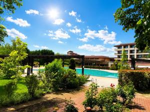 a view of the courtyard of a hotel with a swimming pool at Hotel Sevtopolis Medical & SPA in Pavel Banya
