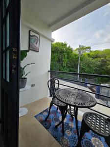 a balcony with a table and chairs on a balcony at Inn At Juzani Boutique Hotel in Lambeau