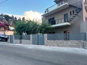 a fence in front of a house with a building at Με θέα το Κάστρο Apartment in Nafpaktos