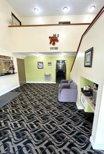 a living room with a couch and a carpet at PATRIOT INN in Spencer +11 photos