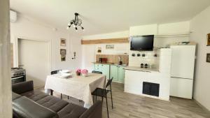 a living room with a table and a kitchen at Agroturystyka całoroczna Ranczo Husinka in Husinka +48 photos