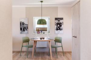 a dining room with a table and four chairs at Ferienwohnung Morgen am Meer in Sassnitz +7 photos
