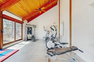 a gym with treadmills and exercise bikes in a room at Lake Shore Drive in Franklin