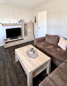 a living room with a couch and a coffee table at Sommer Gästehaus in Bremerhaven