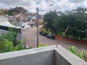 a stick on the ledge of a building with a street at Quarto superior Privativo in Itupeva +2 photos