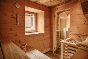 a cabin with wooden walls and a window at Dienberger Ferienhaus in Untergriesbach