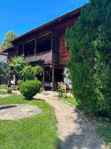 Jardí fora de Мандулова Къща