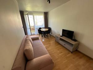 a living room with a couch and a tv and a table at Apartament Grodzka in Wałbrzych