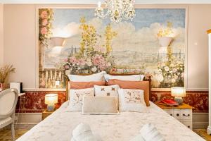 a bedroom with a large painting on the wall at Maison Casasand Maison d'hôtes de charme in Grasse