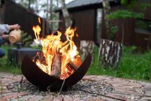 a fire pit with flames in a yard at WieloHome in Wielogóra