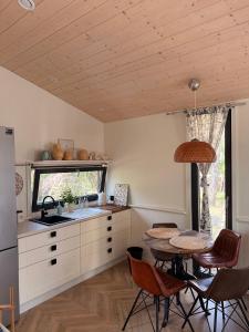 a kitchen with a table and chairs and a sink at WieloHome in Wielogóra