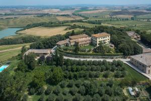 Loftmynd af Appartamenti Villa e Fattoria di Radi Tuscany