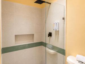 a bathroom with a shower with a glass door at Palma 11 Boutique House Downtown Cancun in Cancún +71 photos