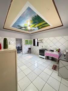 a kitchen with a ceiling with a painting on it at Paraíso Oculto in Carolina