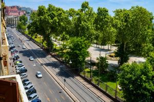 an aerial view of a city street with cars at Lo Studio della Riviera in Naples