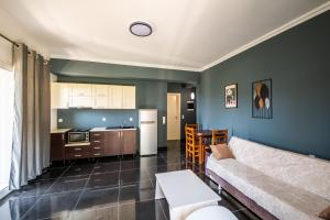 a living room with a couch and a kitchen at Vila Andrea in Himare