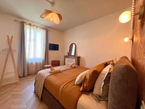 a bedroom with a bed and a fireplace in it at Maisons Sauvage 3 3 Bis in Romorantin