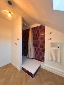 a room with a small room with a window and a room with at Maisons Sauvage 3 3 Bis in Romorantin +92 photos