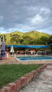 a swimming pool with a mountain in the background at La melosa in Girardot +19 photos