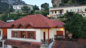a house with a red roof and some buildings at Fabiani Boutique Hotel Castle Gate in Krujë