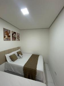 a bedroom with a bed in a white room at Casa siles in Mucugê