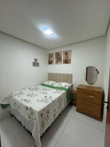 a bedroom with a bed and a wooden dresser at Casa siles 2 in Mucugê