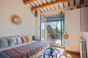 a living room with a couch and a table at ¡Vistas al Castillo Casa con Piscina en el Centro in Peratallada +58 photos