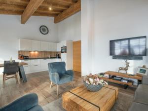 a living room with a couch and a table at Luxury Tauern Suite Walchen Kaprun 8 in Walchen
