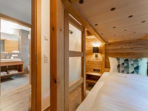 a small bedroom with a bed and a bathroom at Chalet Joep in Wald im Pinzgau