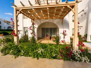 a pergola with flowers in a yard at Private Luxury Villas at Sharm Dreams Vacation Club in Sharm El Sheikh