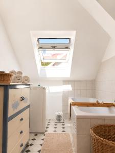 a kitchen with a skylight and a sink and a refrigerator at Duplex 2 à 4p. tout confort in Dolleren