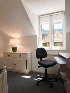 an office with a chair and a desk and a window at Duplex 2 à 4p. tout confort in Dolleren +8 photos
