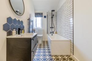 a bathroom with a tub and a toilet and a sink at 7 Bed in Welshpool oc-96412 in Berriew +63 photos