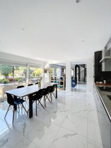 a kitchen and dining room with a table and chairs at Demeures du Bord de Seine in Samoreau