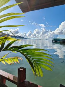 a view of the water from a pier at Chill House kohchang in Ban Bang Bao