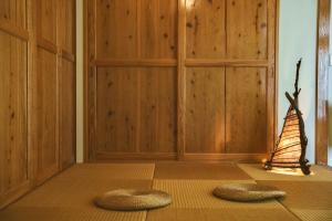 a room with two mats in front of a door at Auberge Bonne Chere Raout in Onna +35 photos