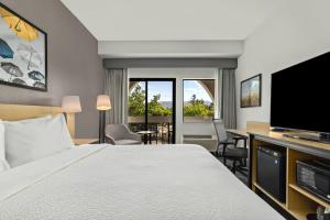 a hotel room with a bed and a flat screen tv at City Express by Marriott Mountain View - Sunnyvale in Mountain View