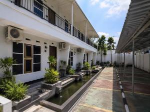 a courtyard of a building with potted plants at Nata Hotel Tasikmalaya in Gunungcupu