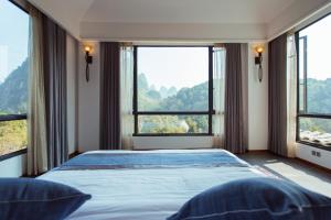 Nespecifikovaný výhled na hory nebo výhled na hory při pohledu z hotelu