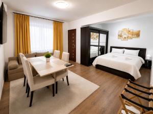 a bedroom with a bed and a table and a dining room at Studio Veronica - Ultracentral, langa Tomis Mall, Self Check-in, Free Parking, Fast WiFi, 10 min Plaja Modern in Constanţa