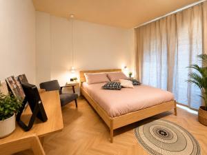a bedroom with a bed and a table and a desk at La casa sugli Archi in Salerno